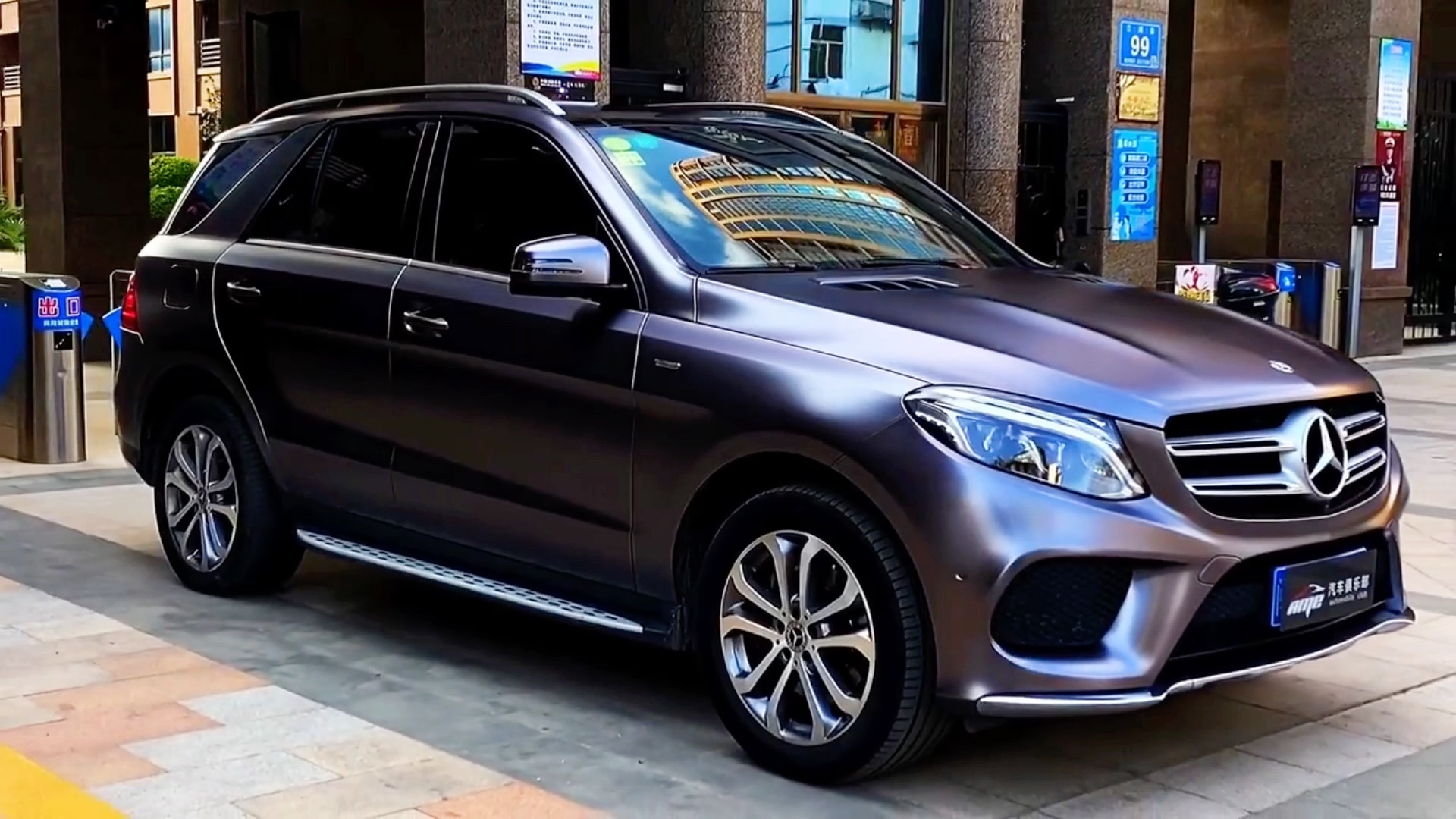 杭州奔驰gle车身改色贴膜漆面电光战斗灰改色效果完美车漆质感