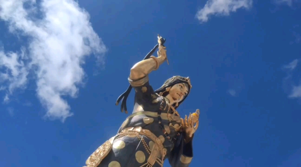 这不是文成公主这是格萨尔王的老婆珠姆王妃