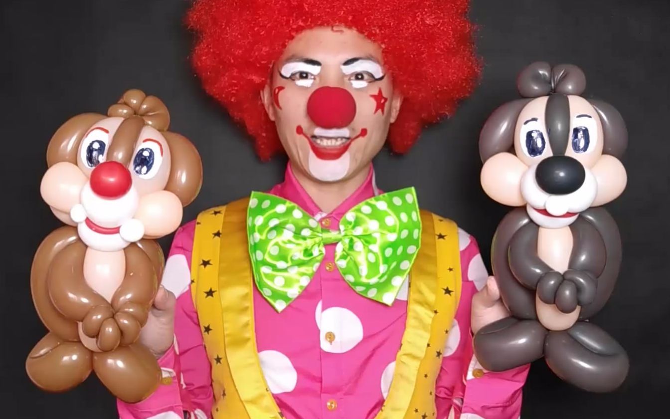 用气球做迪士尼人偶两只可爱的花栗鼠