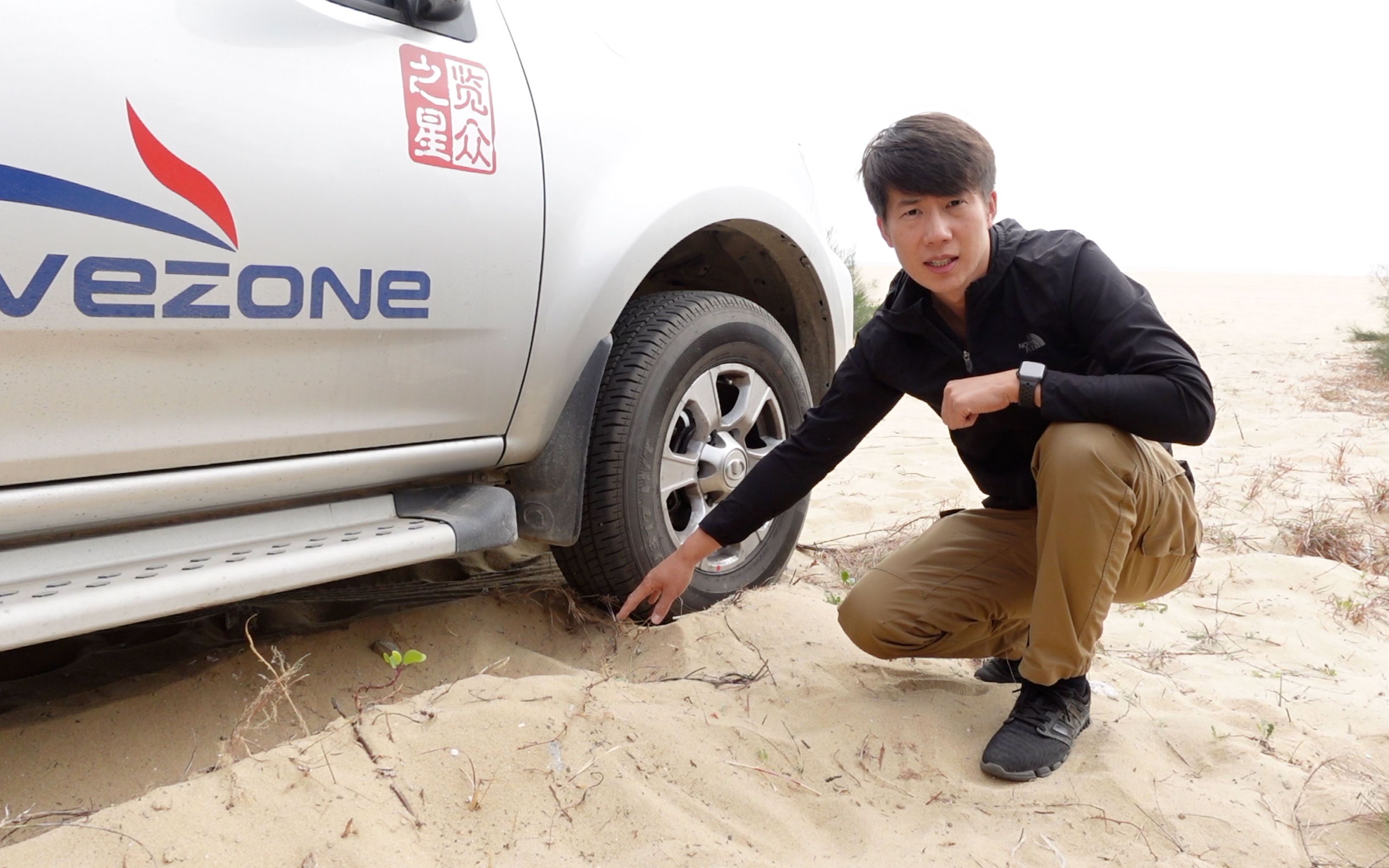 房车陷在这样的沙滩里,不开四驱房车出的来吗?