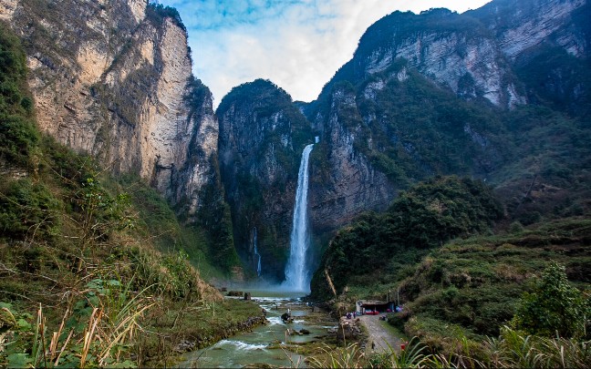 湘西土家族自治州风景点尖朵朵瀑布