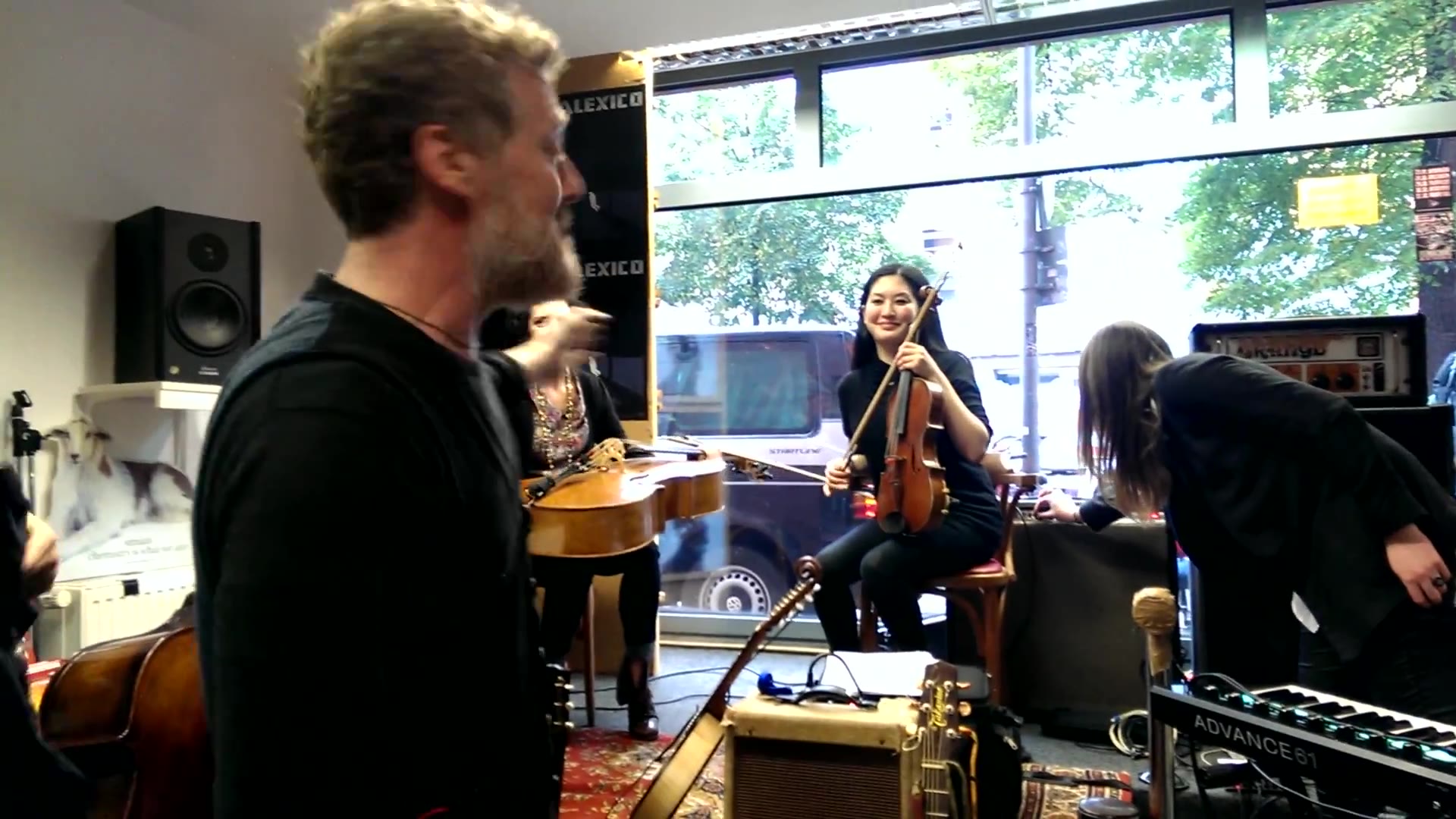 [图]Glen Hansard - When Your Mind's Made Up (Once) live at Michelle Records