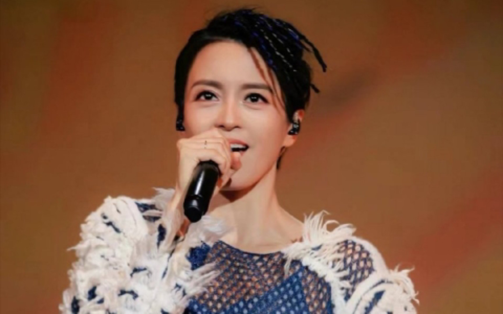 最爱gigi梁咏琪# 2023时间遇上我们(佛山站)新妆造 喜欢