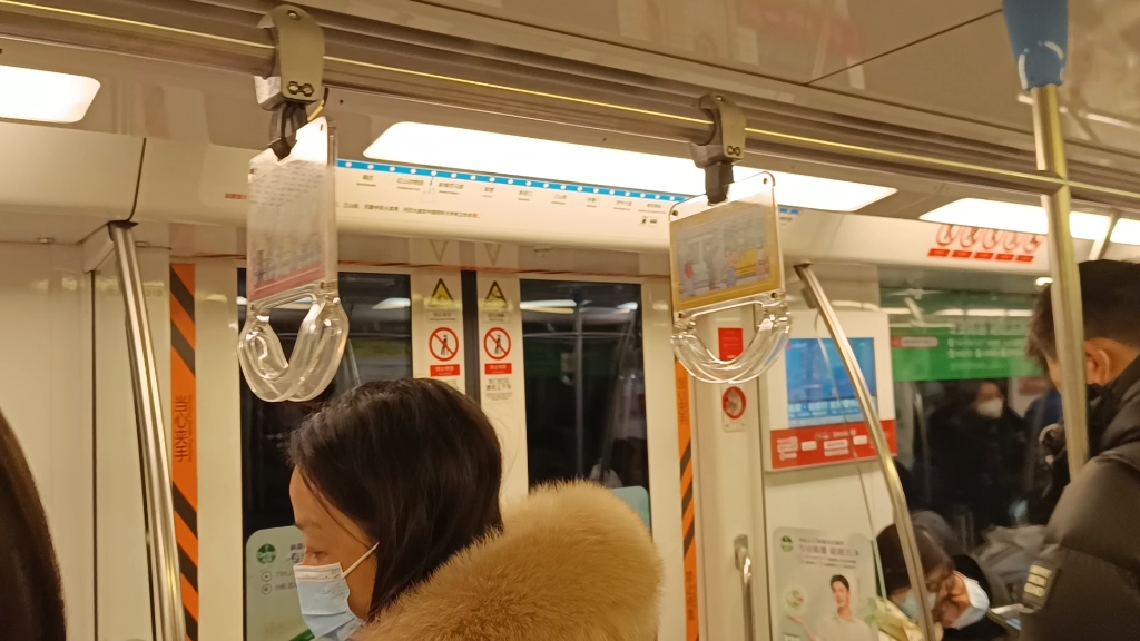 突发,南京地铁1号线三山街站不停车通过,附司机人工广播