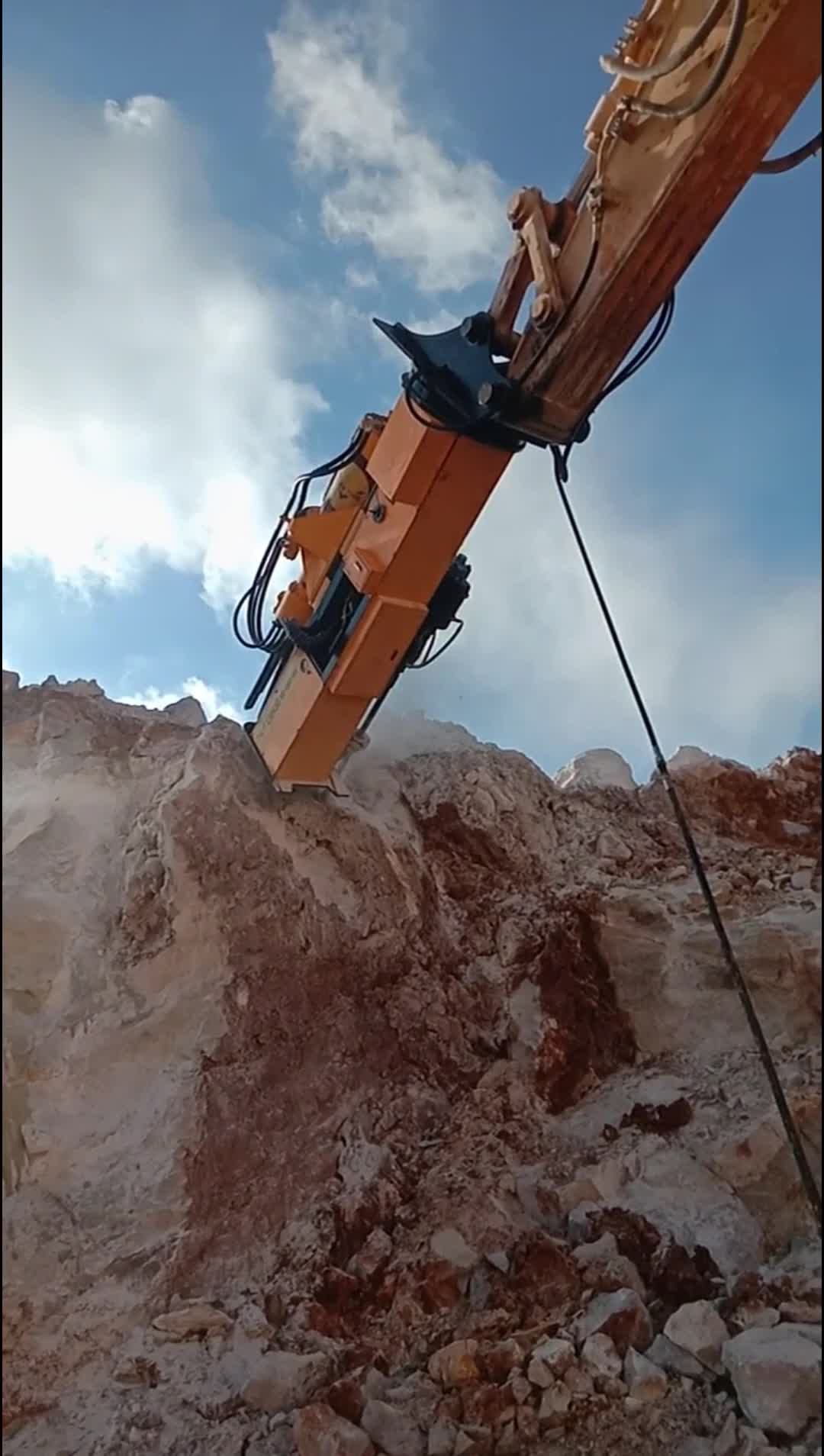 一机多用静态破石设备 挖掘机钻裂一体机张晶介绍