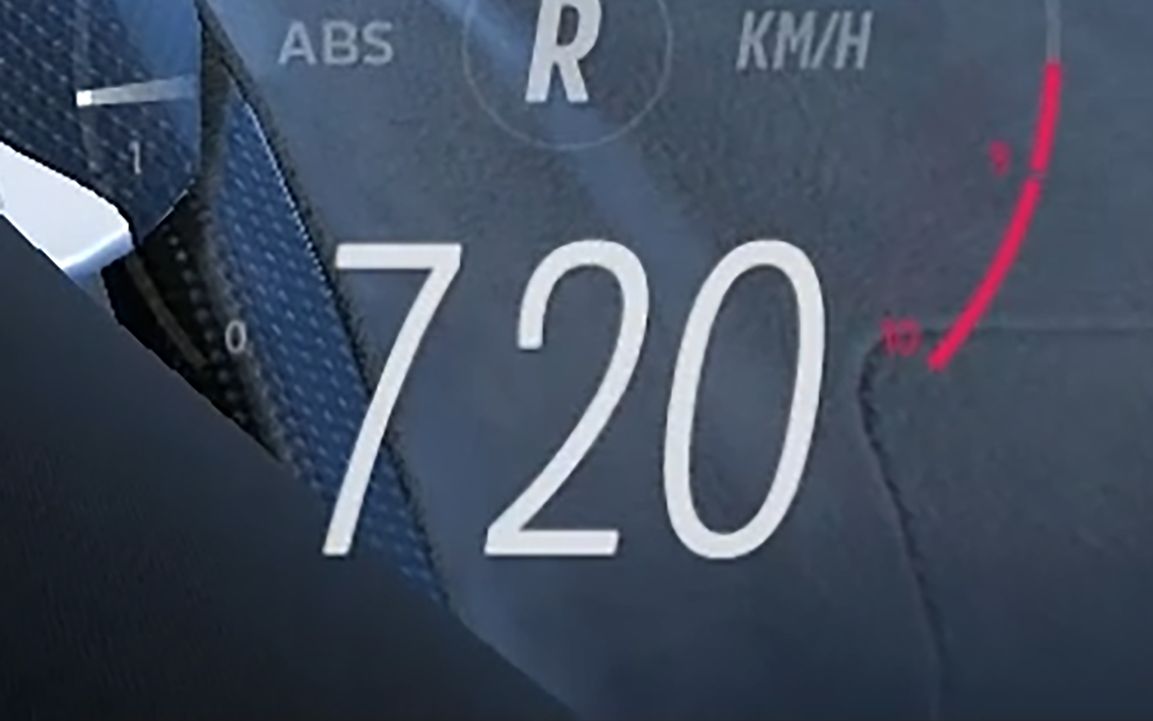 [图]【地平线5】当你把车倒挡开到720Km/h