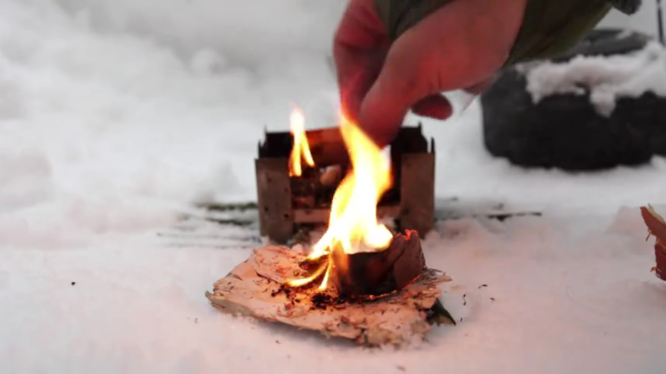 挪威的森林|制作雪鞋及弓锯|寒冬巨树根下野营哔哩哔哩bilibili