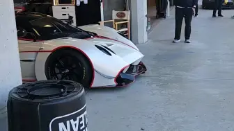 下载视频: 白色帕加尼Huayra R真好看