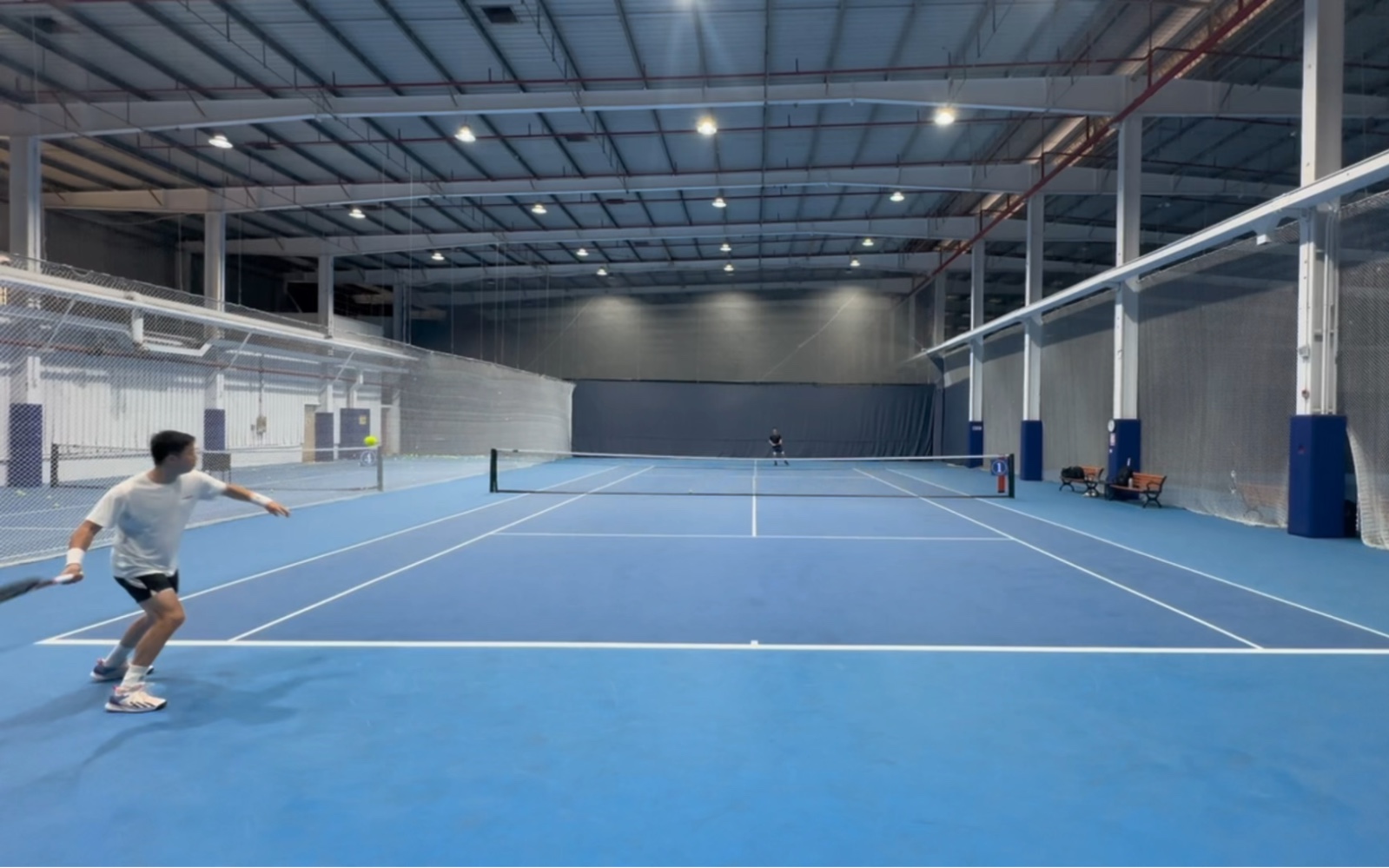 漂亮的球场,上海浦东新星客网球场,set1