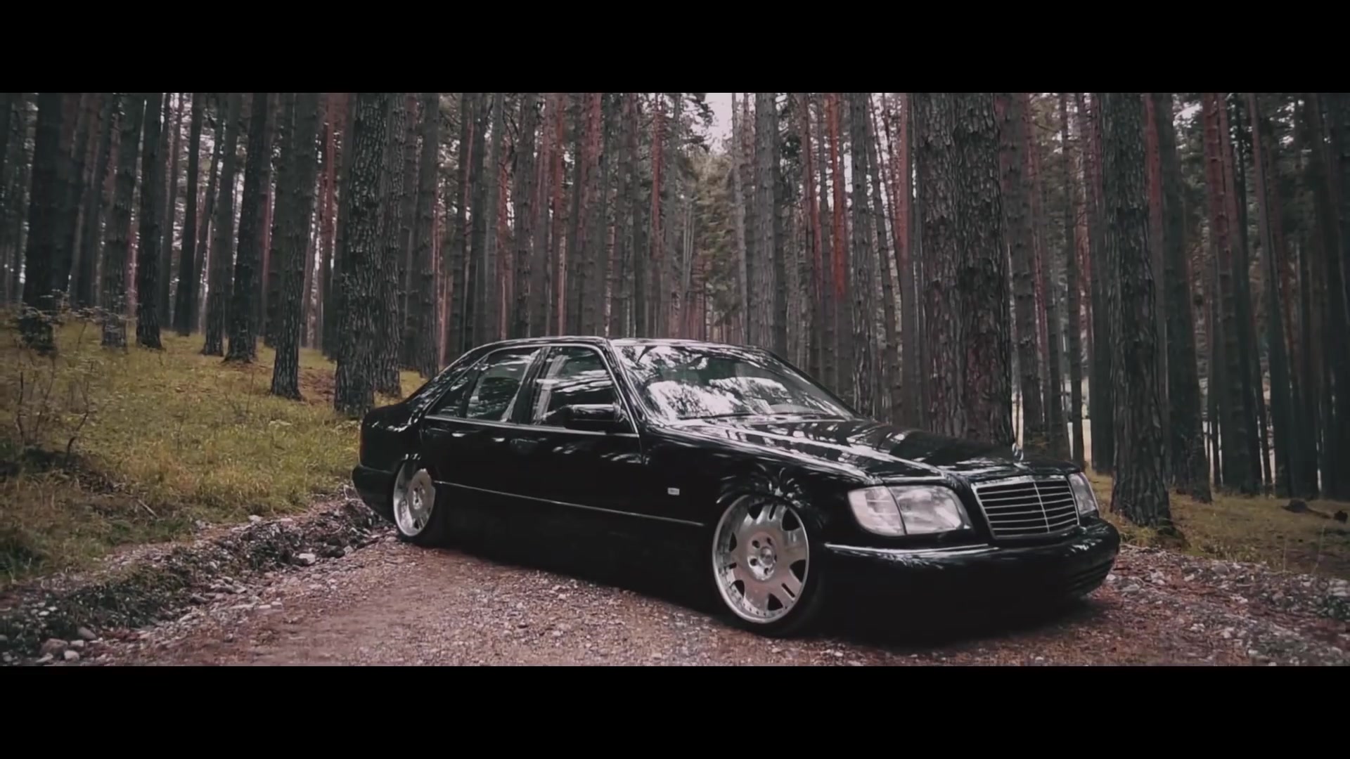 黑色高级车经典奔驰sklassew140vip改装layinintheforest