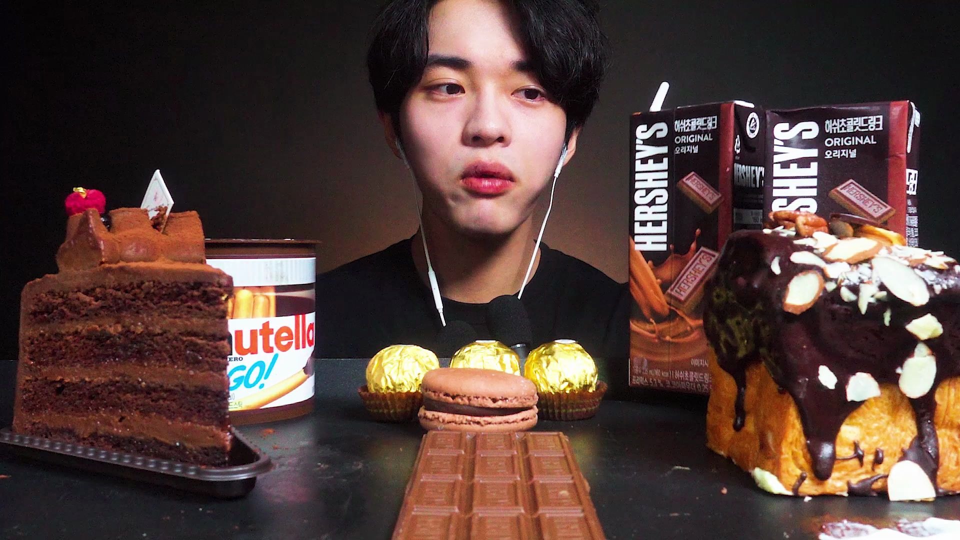 大口吃播chansori今天又是巧克力甜品噢我好喜欢吃巧克力噢