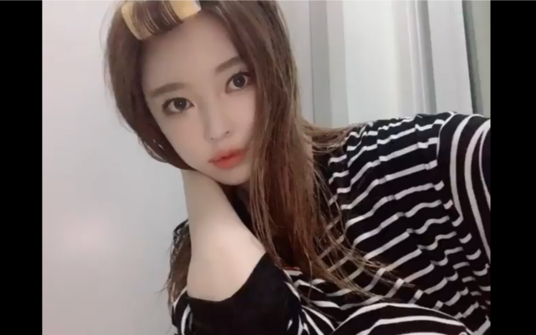 阿英ins更新我家的自拍区竟然是阳台