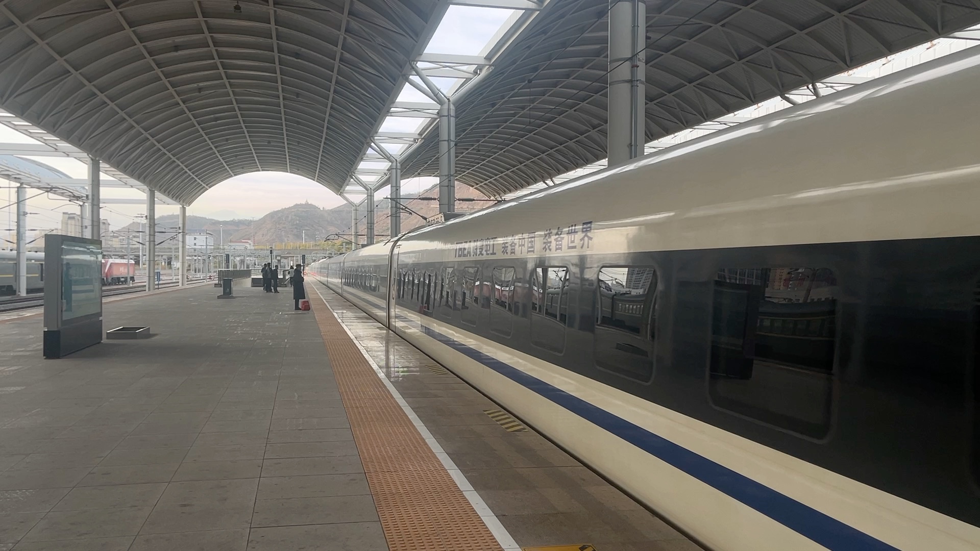 crh5e 西宁进站 d2708