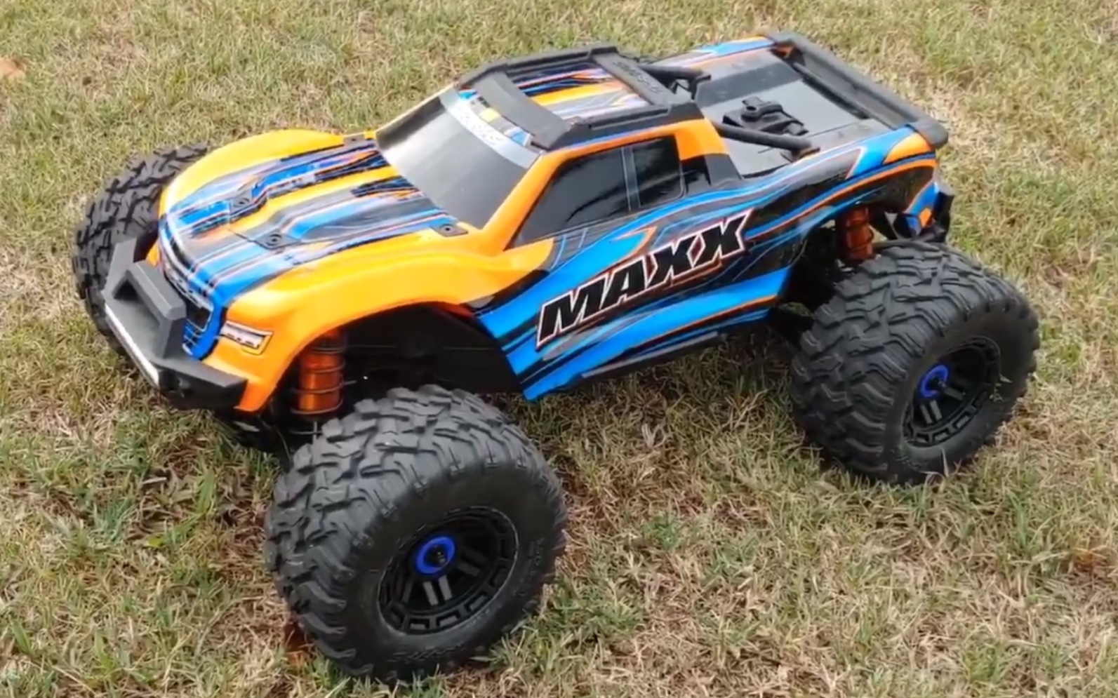 traxxas maxx 1/10 大脚 车 4s 公园野跑测试 rc 遥控模型车 怪兽卡车 越野大脚车哔哩哔哩bilibili