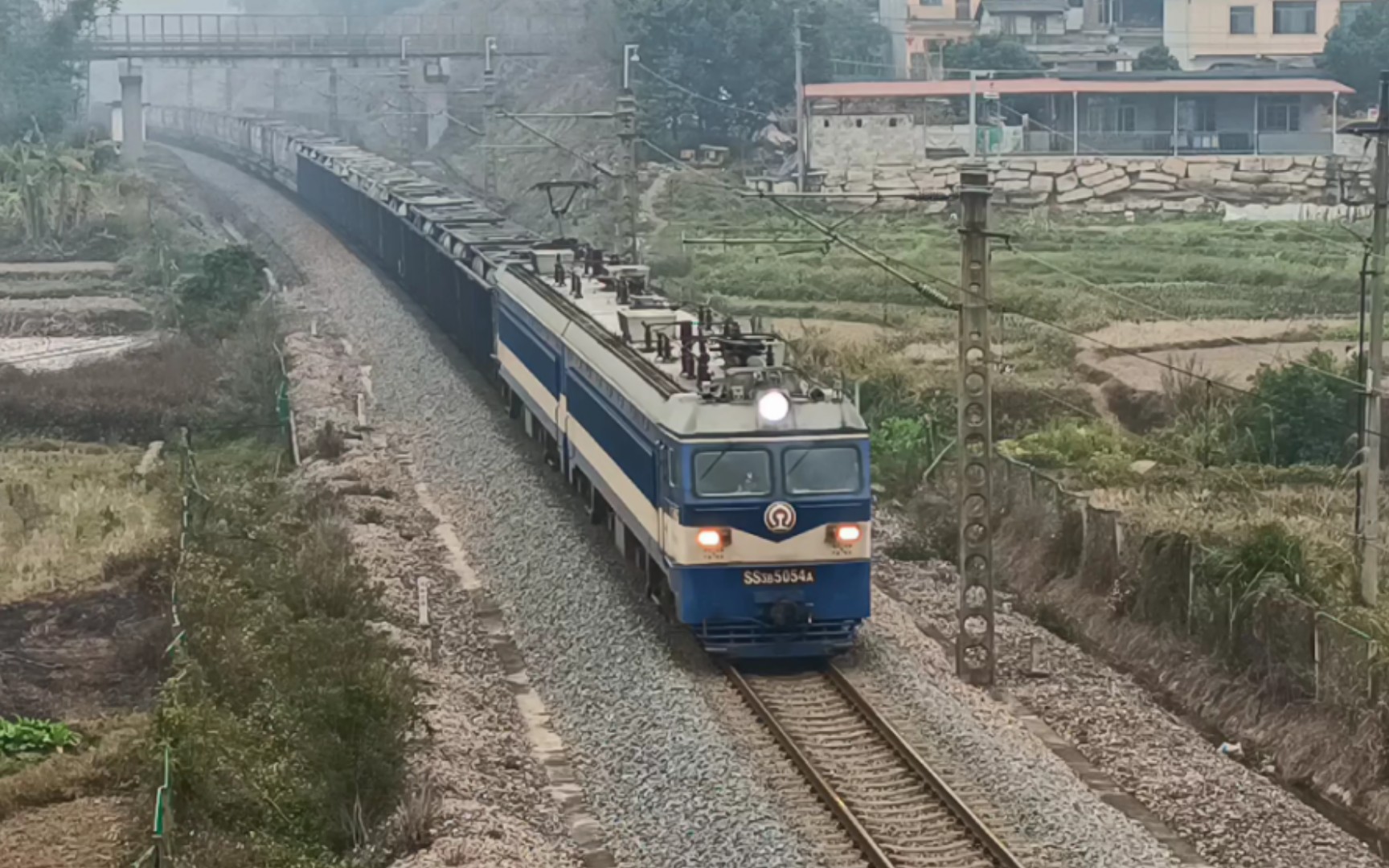 [黔桂线]宁局柳段韶山3b-5054牵引货列接近叶茂站