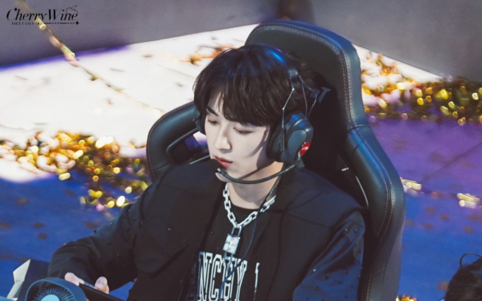 【何洛洛】电竞男主|230422和平精英表演赛饭拍