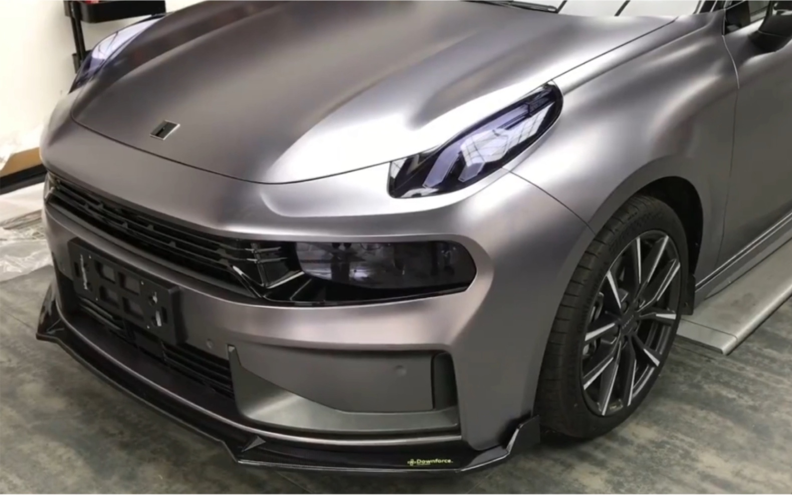 领克03推荐贴这个颜色改色膜确实帅气,整车漆面质感非常不错哦