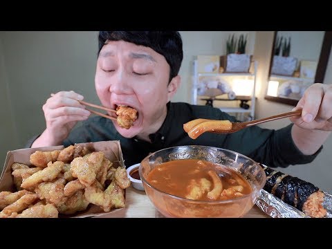 【屋塔房小哥】吃超辣的韩国神殿炒年糕,紫菜包饭.