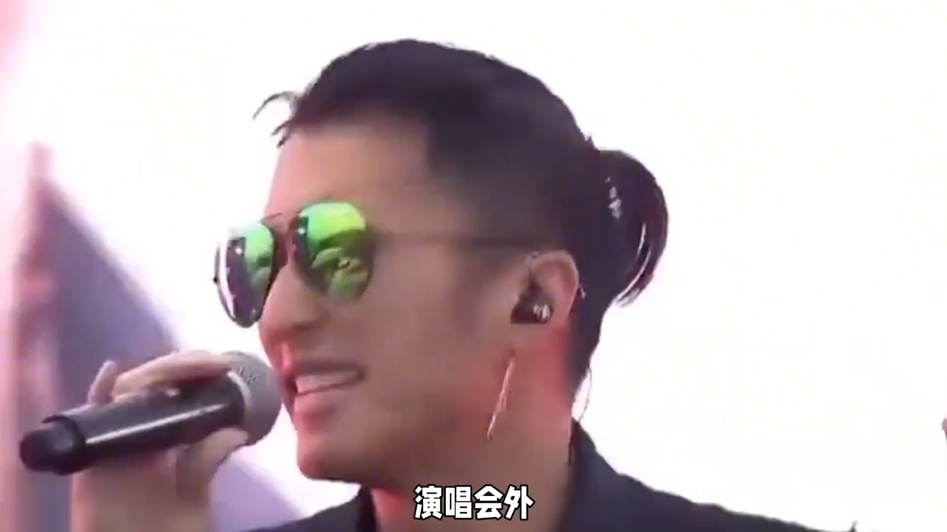 谢霆锋"进化"杭州:当顶流撞上抽象美学,一场全民狂欢