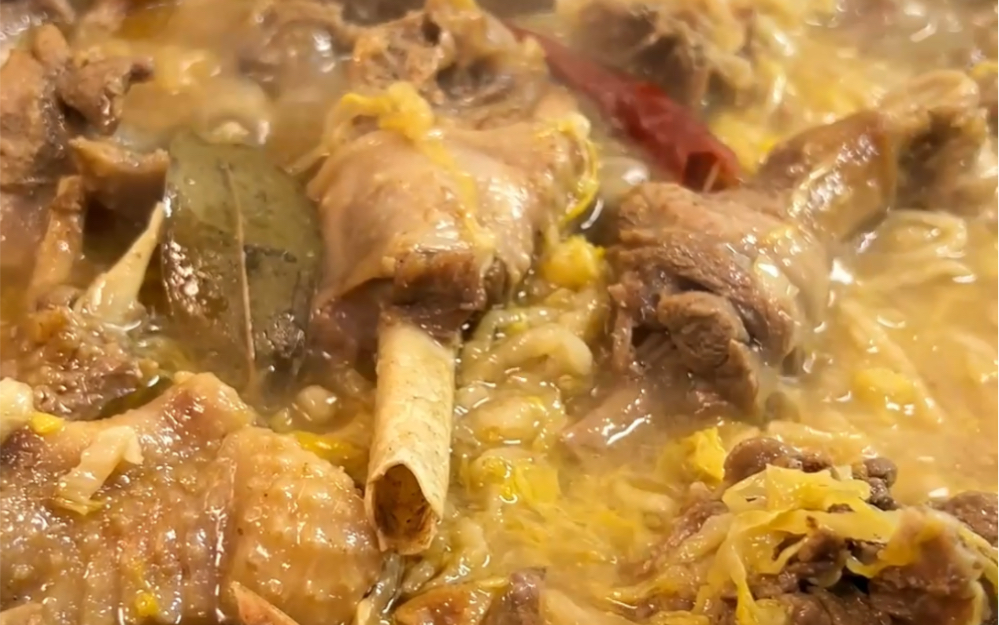 作为东北人,入冬了不吃上一顿酸菜炖大鹅,总感觉对不起这个季节,今天