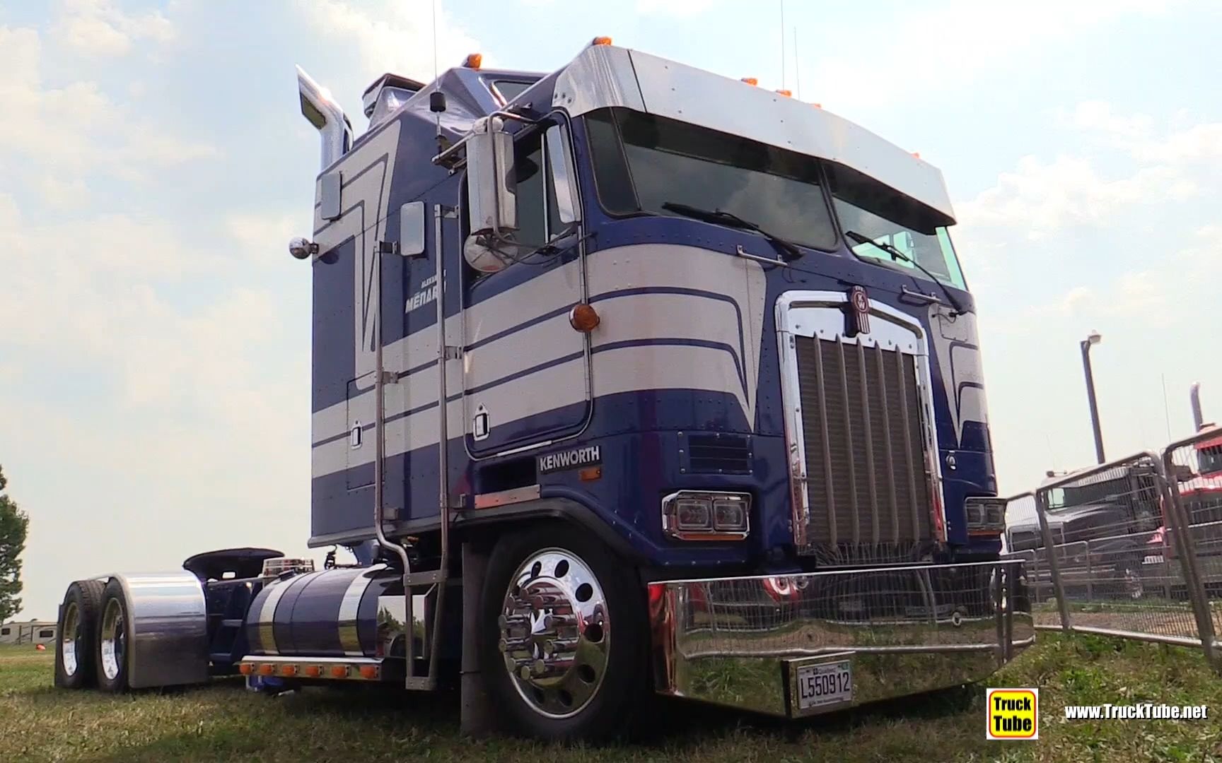 肯沃斯k100 cab over truck绕车拍摄