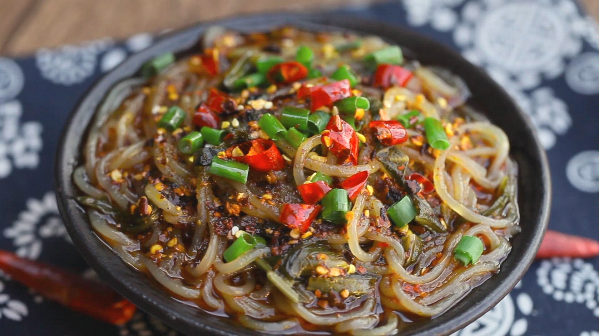 【酸菜酸辣粉】四川美食土酸菜酸辣红薯粉