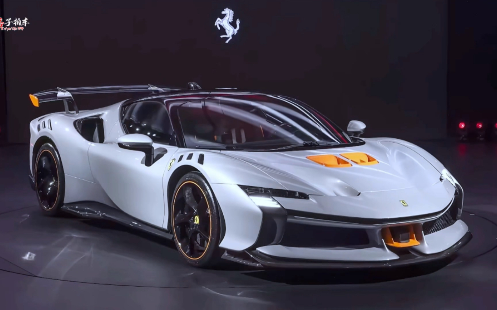 法拉利新马王终于来了!法拉利sf90xx赛道版,1030马力2.3秒破百!