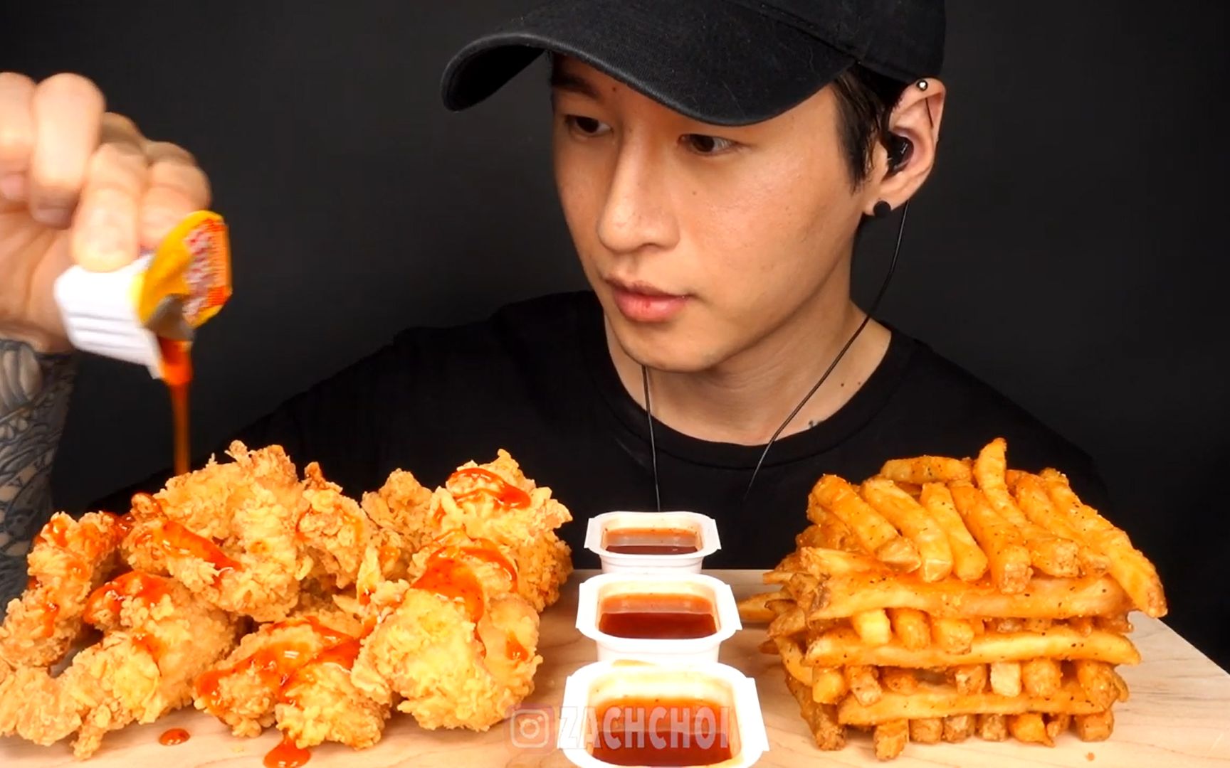 la吃播zachchoi小哥哥 asmr hot honey chicken tenders cajun fries