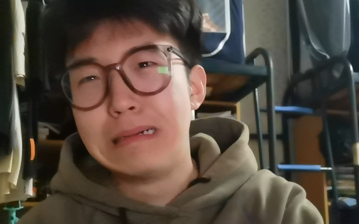 去医院看病，被同学看光了！