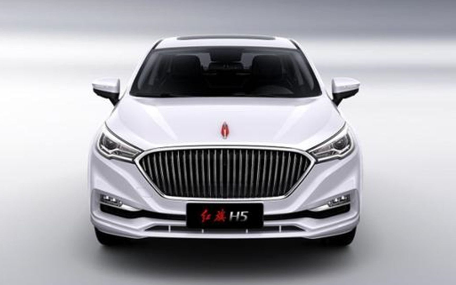 新款红旗h5配新车标,档次又上升了