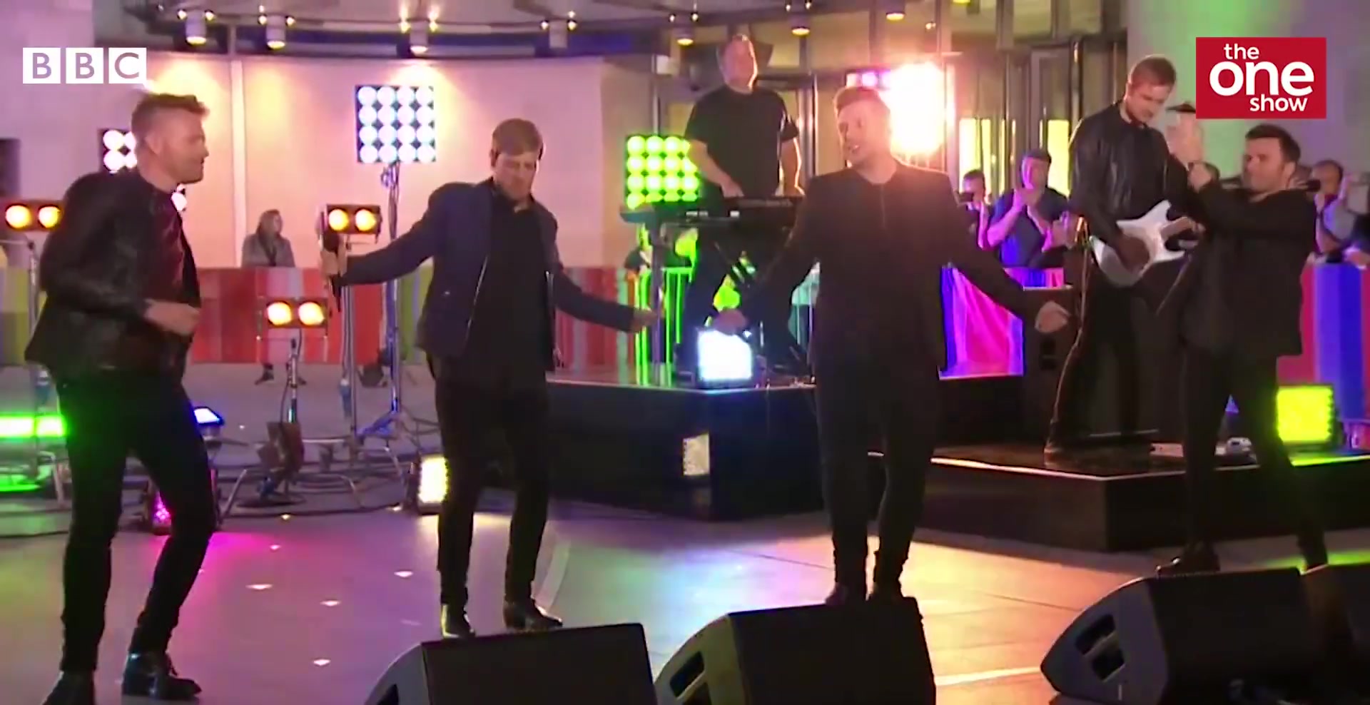 [图]Westlife - Dynamite (Live on The One Show)