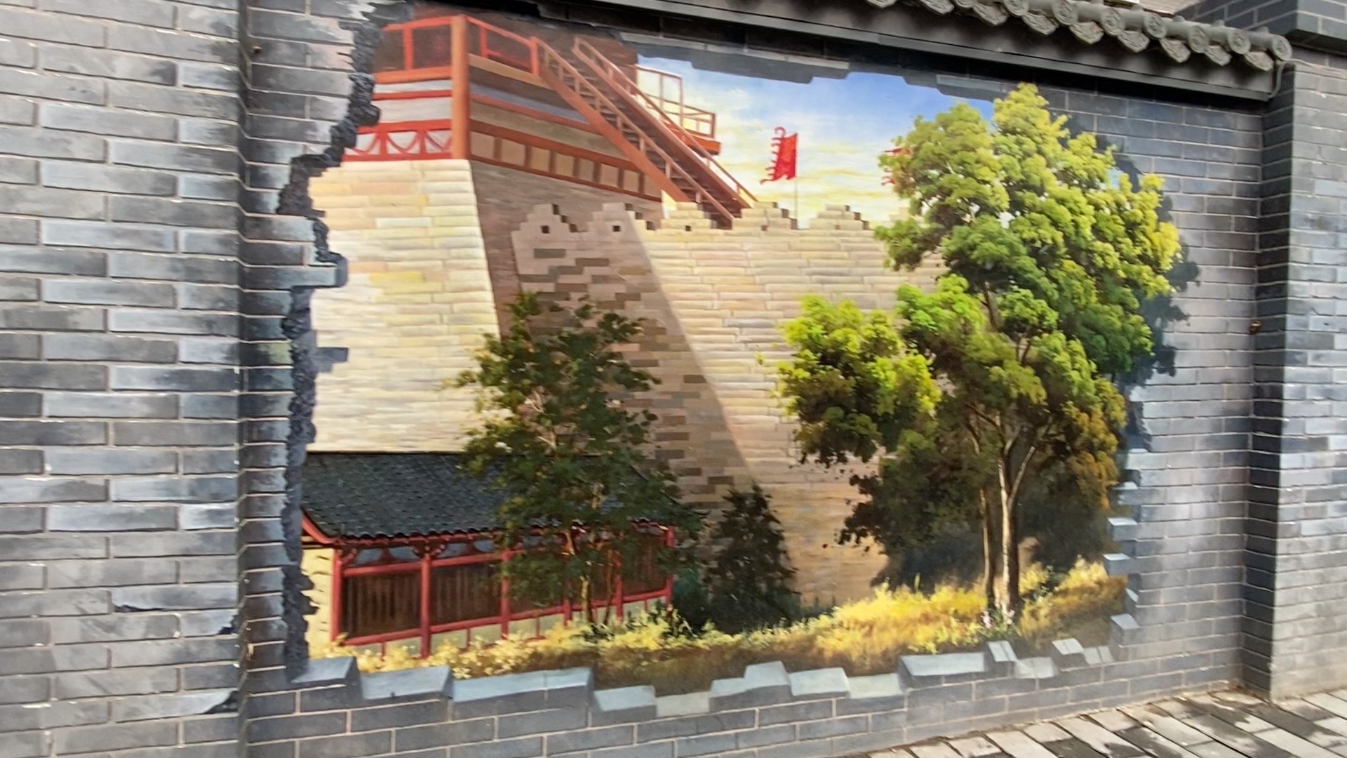 西安城墙边的仿唐彩绘墙