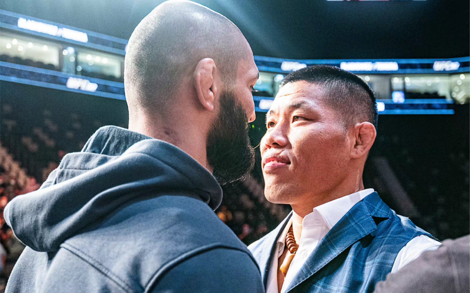ufc267发布会对视 双方剑拔弩张