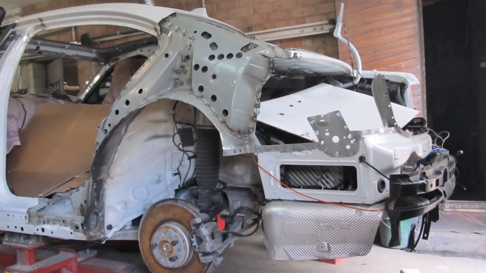 纵梁c柱全切割,宝马7系"大铁球"修复