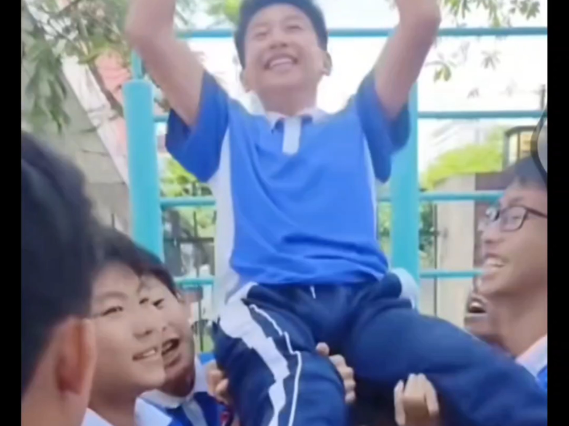 引体向上 深圳校服