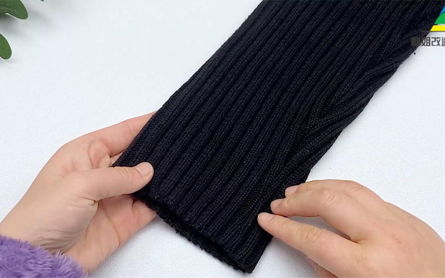 毛衣穿久了袖口松垮肥大太难看,教你不用拆剪巧复原,简单又时尚