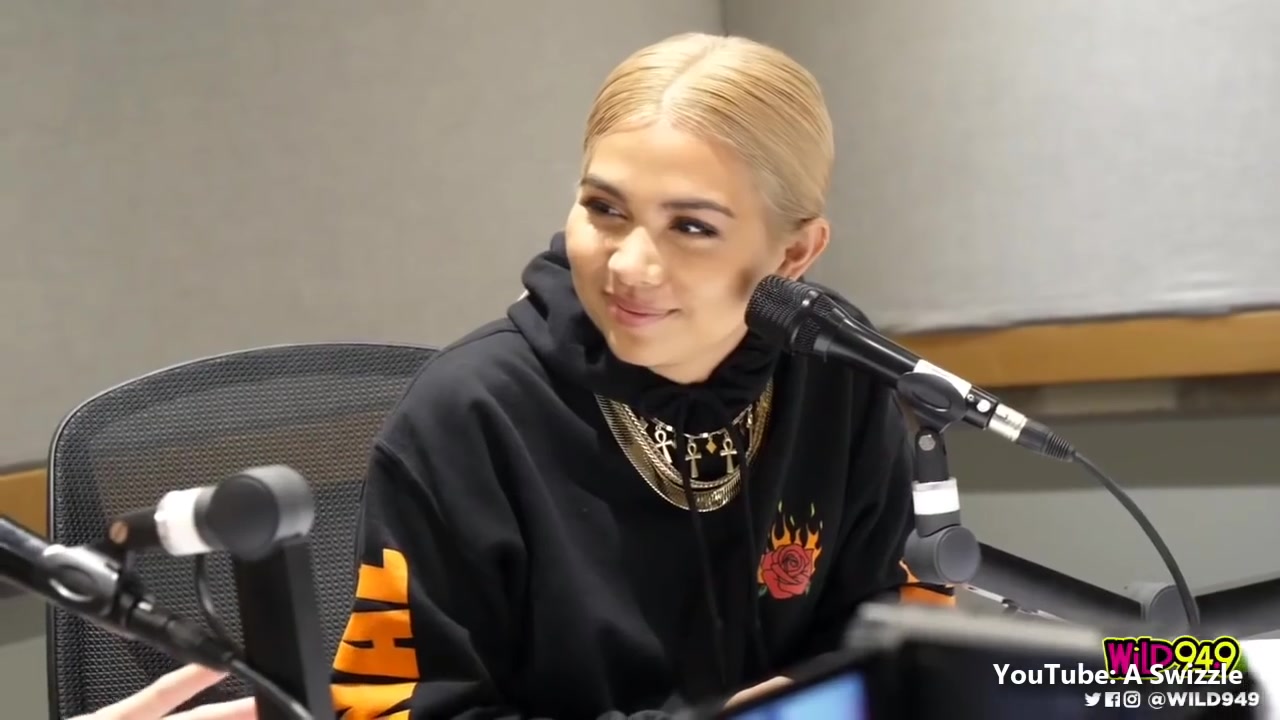 【hayley kiyoko】funny moments try not to laugh!