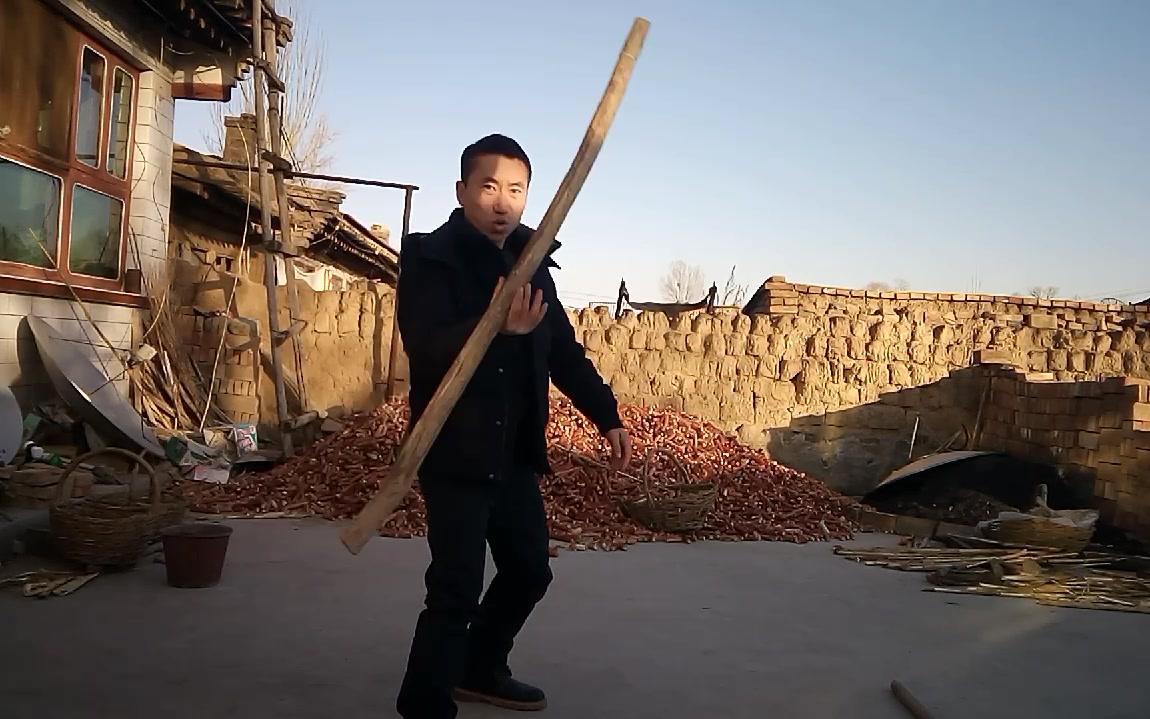 农村小伙独创单手转长棍绝技,一分钟转动160多圈,与悟空不同的玩棍