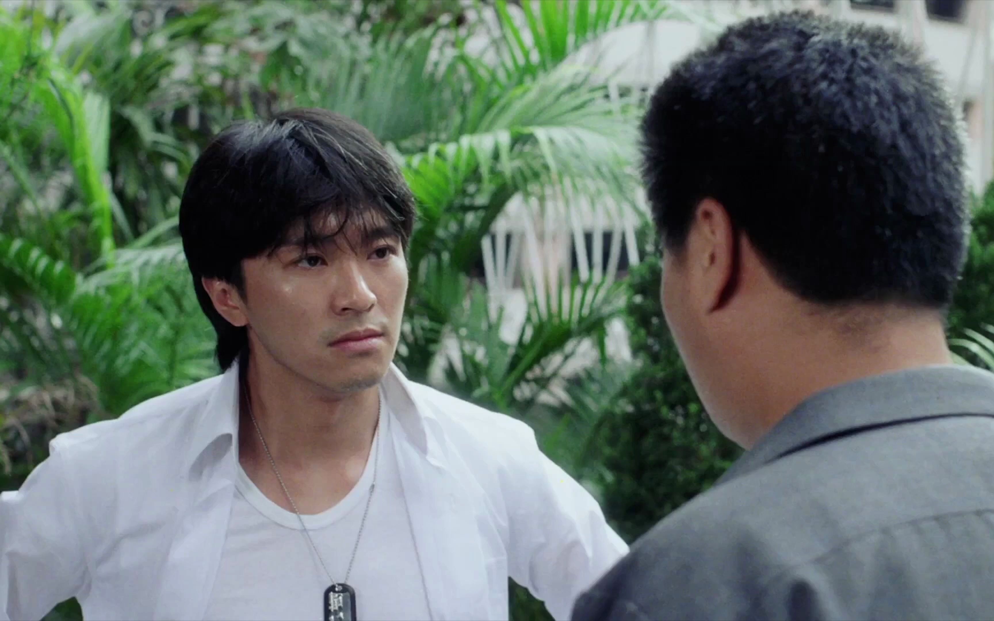 达叔用空竹棍抽烟吞云吐雾,星爷都看楞了,抽烟最高境界!