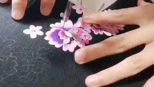 [图]【衣景华裳】汉服手推绣花 绣花汉服定制 古风定制