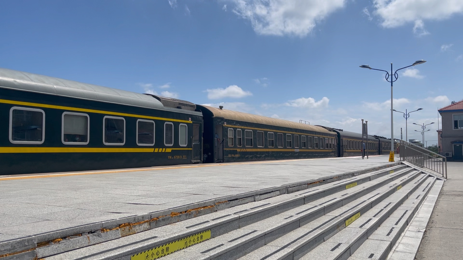 【cr】哈局牡段df4d-0508牵引25g担当4172(鹤北-牡丹江)次列车出桦南