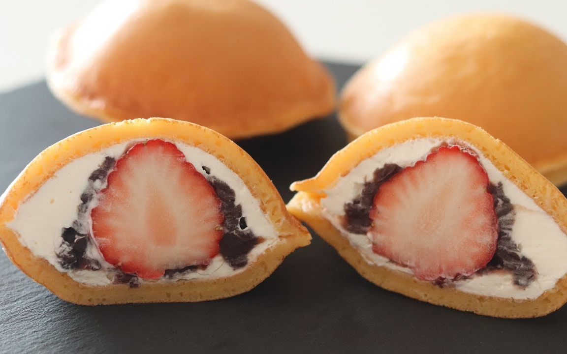 【Shino】只是混合和烘烤!如何制作新鲜草莓铜锣烧~|Strawberry and Fresh Cream Dorayaki recipe哔哩哔哩bilibili