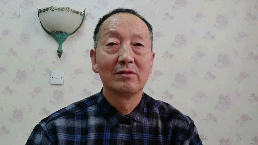 教老年人学习微信使用技巧十七更改头像昵称修改密码