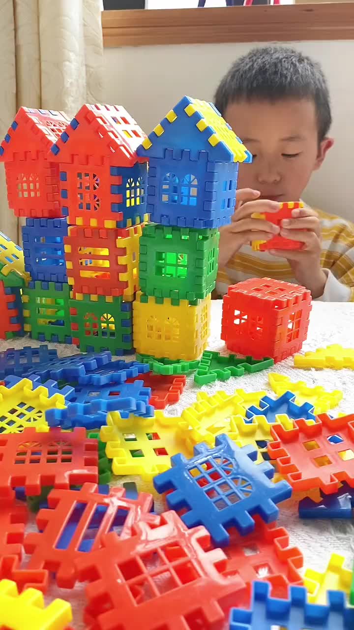 孩子喜欢的房子积木,简单拼搭好上手,锻炼动手能力和思维空间能力