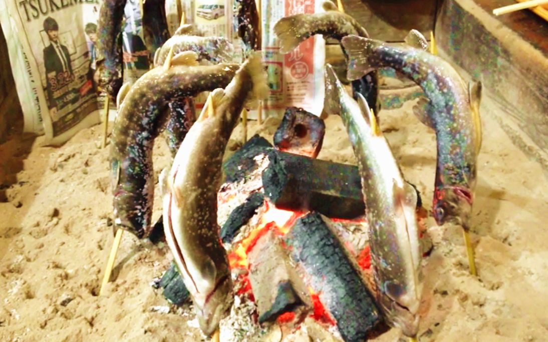 【日本乡土料理】盐烧烤岩鱼【鱼儿还在神经抽搐着】