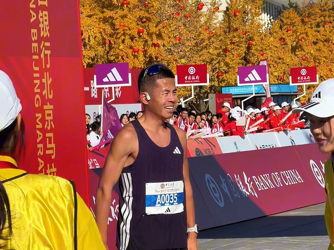 #北京马拉松 PB2小时17分，我大正再次跑进220，感谢大霞，感谢跑友们支持，没有白练的