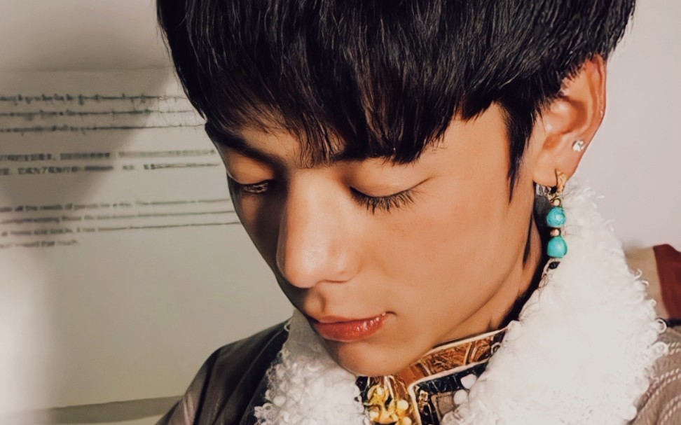 活动作品丁真大眼睛·高鼻梁·精致脸·特写