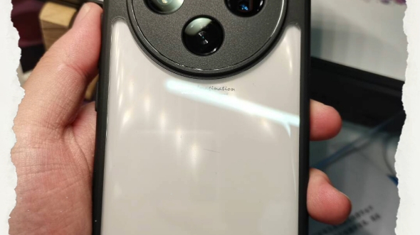 vivo x100 首发品控大翻车,这下子真翻车了.超广角摄像头装歪了.