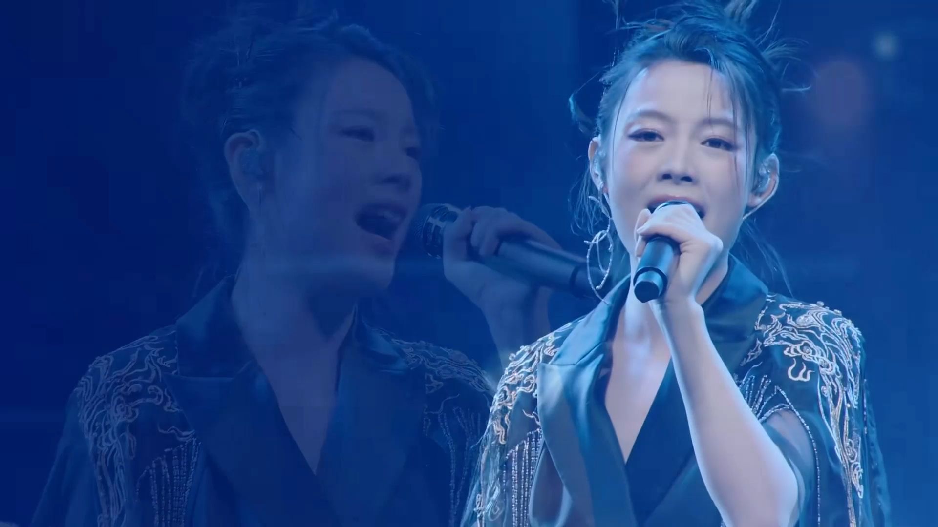 陈丽君 2024 10 moncler genius 天才之城上海大秀-采访&开场秀 望月