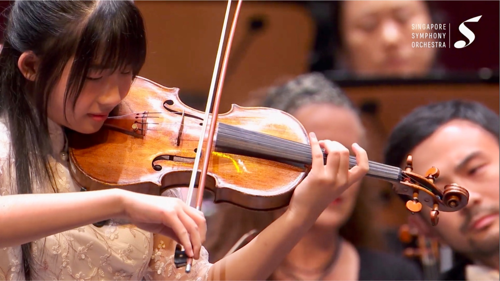 [图]蔡珂宜 & 梁祝小提琴协奏曲·快板/节选｜Chloe Chua & Allegro from Butterfly Lovers Violin Concerto